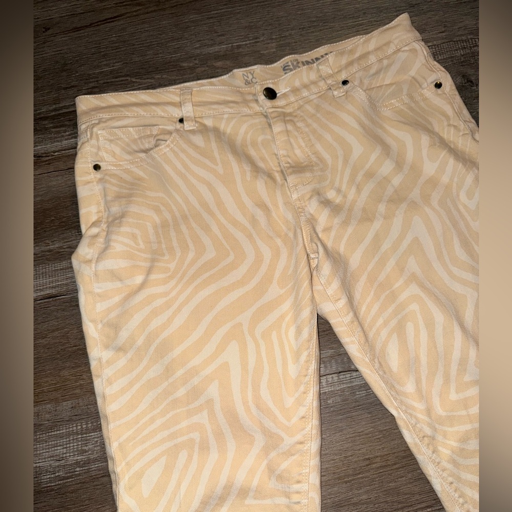 New York & Company Skinny and Low Rise Zebra Print Pants - Picture 13 of 13